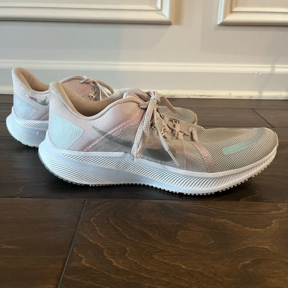 Nike Quest 4 Premium Women’s Running Shoe sz 10.5 Barely‎ Rose Athletic Sneakers